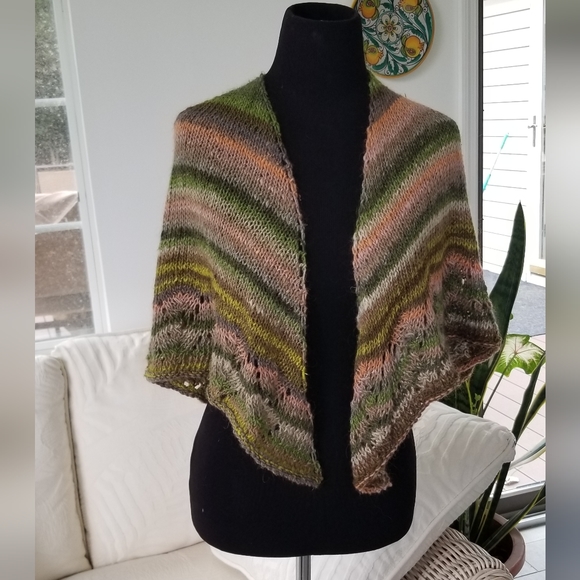 Hand knitted triangular wool blend shawl. - Picture 5 of 6